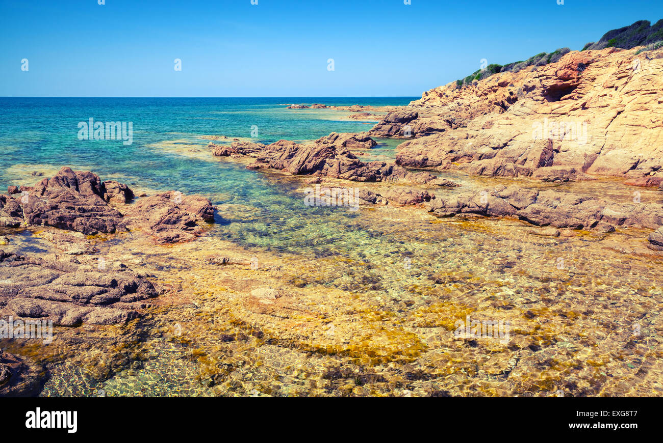 Küstenlandschaft mit leeren wilden Felsstrand, Korsika, Frankreich. Plage De Capo Di Feno Stockfoto