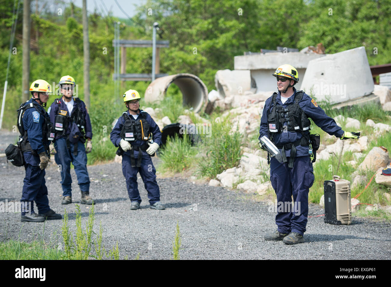 Das Jet Propulsion Laboratory der NASA demonstrierte die FINDER-Technologie, um Herzschläge von Opfern zu erkennen, die in Trümmern eingeschlossen sind. Dieses System wurde bei Katastrophenschutzmaßnahmen eingesetzt, einschließlich des Erdbebens in Nepal. Stockfoto