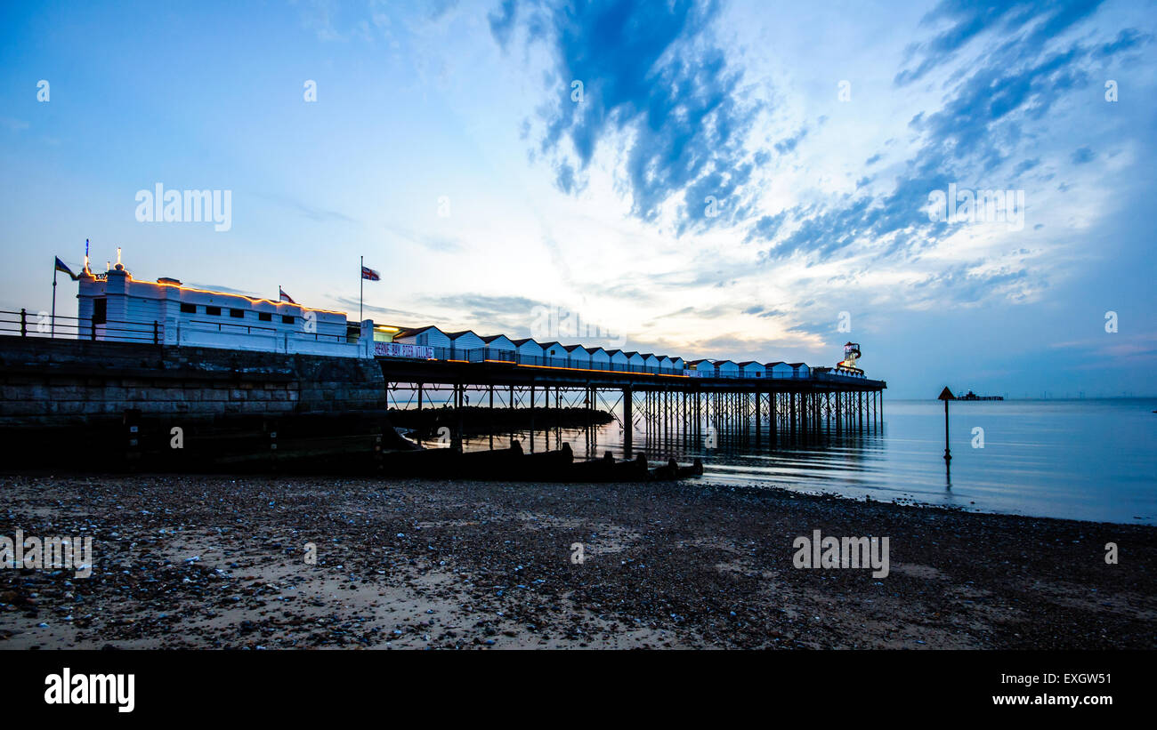 Herne Bay Pier bei Sonnenuntergang, Kent, England, Vereinigtes Königreich Stockfoto