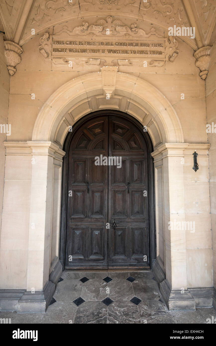 Tür mit Aufschrift drüber Arley Hall in Cheshire. Stockfoto