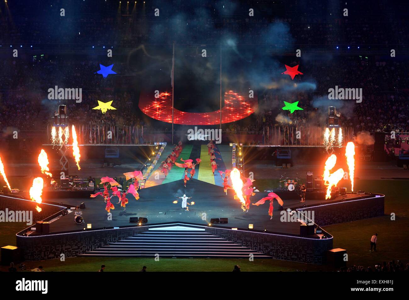 Gwangju. 14. Juli 2015. Darsteller führen während der Abschlussfeier der 2015 Sommer-Universiade in Gwangju WM-Stadion in Gwangju am 14. Juli 2015. © Li Jundong/Xinhua/Alamy Live-Nachrichten Stockfoto