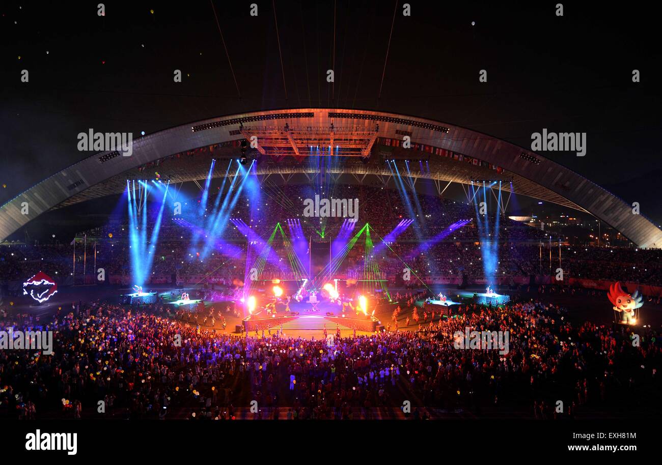 Gwangju. 14. Juli 2015. Darsteller führen während der Abschlussfeier der 2015 Sommer-Universiade in Gwangju WM-Stadion in Gwangju am 14. Juli 2015. © Li Jundong/Xinhua/Alamy Live-Nachrichten Stockfoto