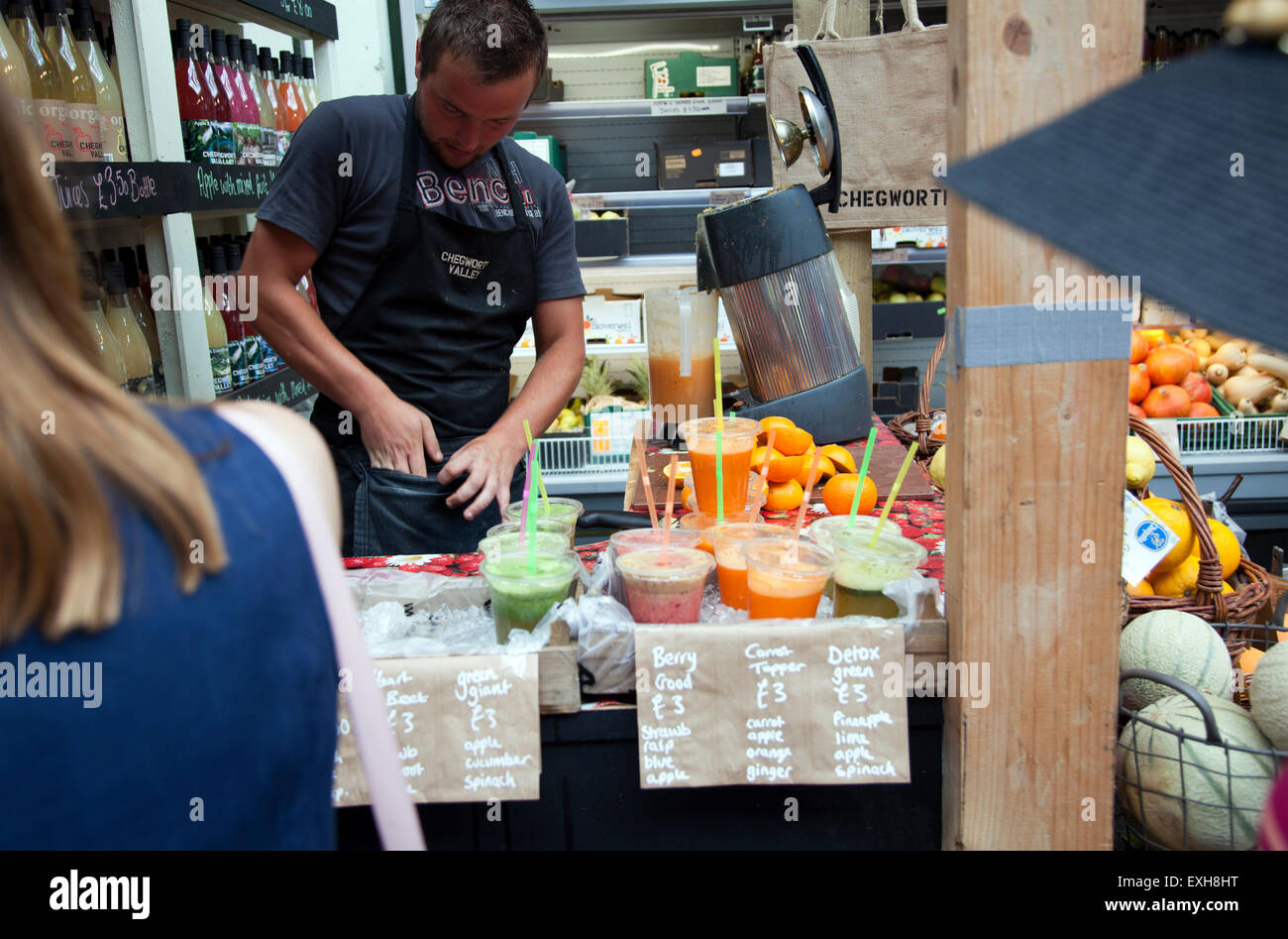 Frisch gepresste Fruchtsäfte im Borough Market - London-UK Stockfoto