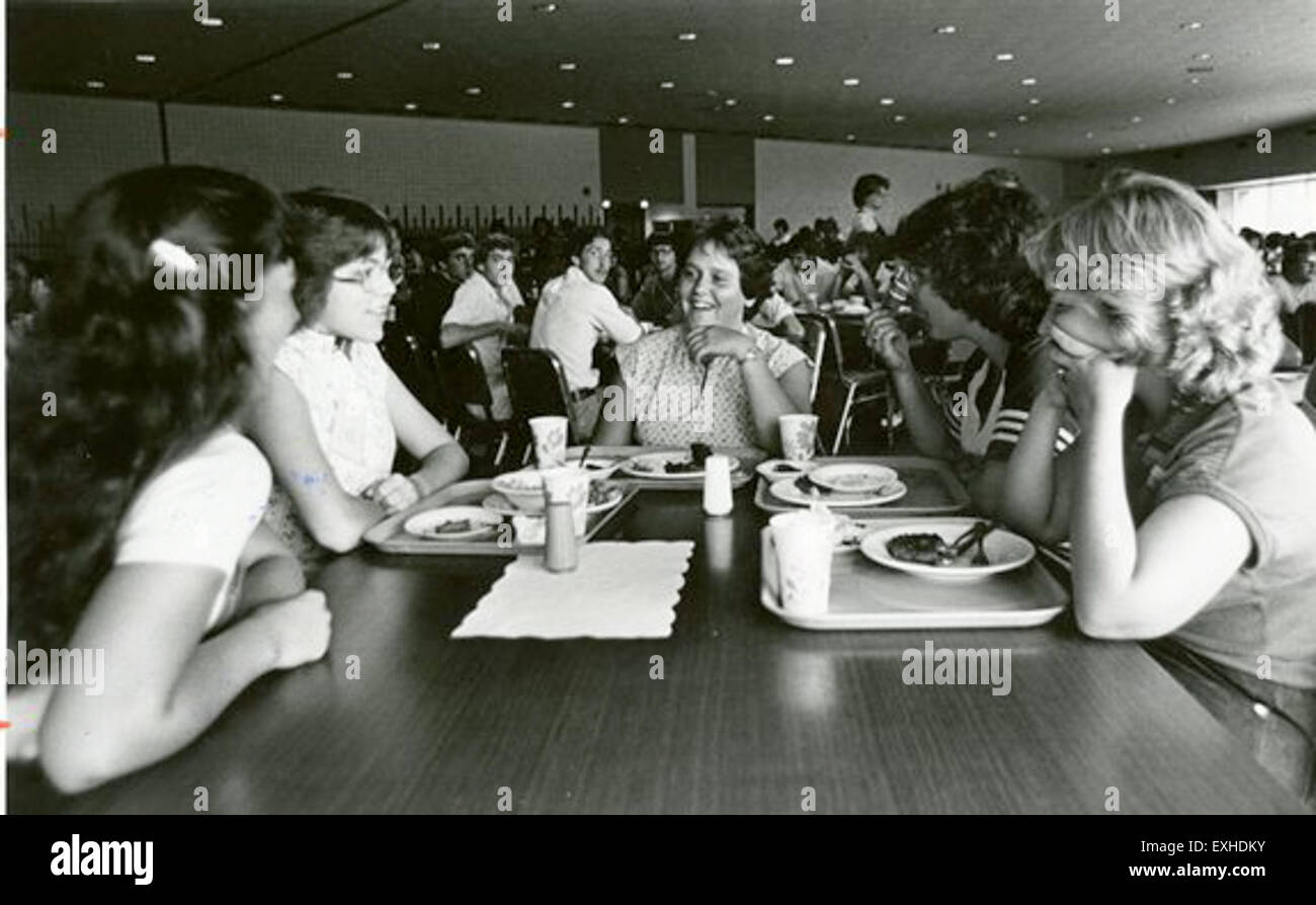 Die 1981 Bowling Green Youth Cafeteria bietet Jugendlichen einen Gemeinschaftsraum zum Treffen und gemeinsamen Essen im Rahmen eines Gemeinschaftsprogramms. Stockfoto