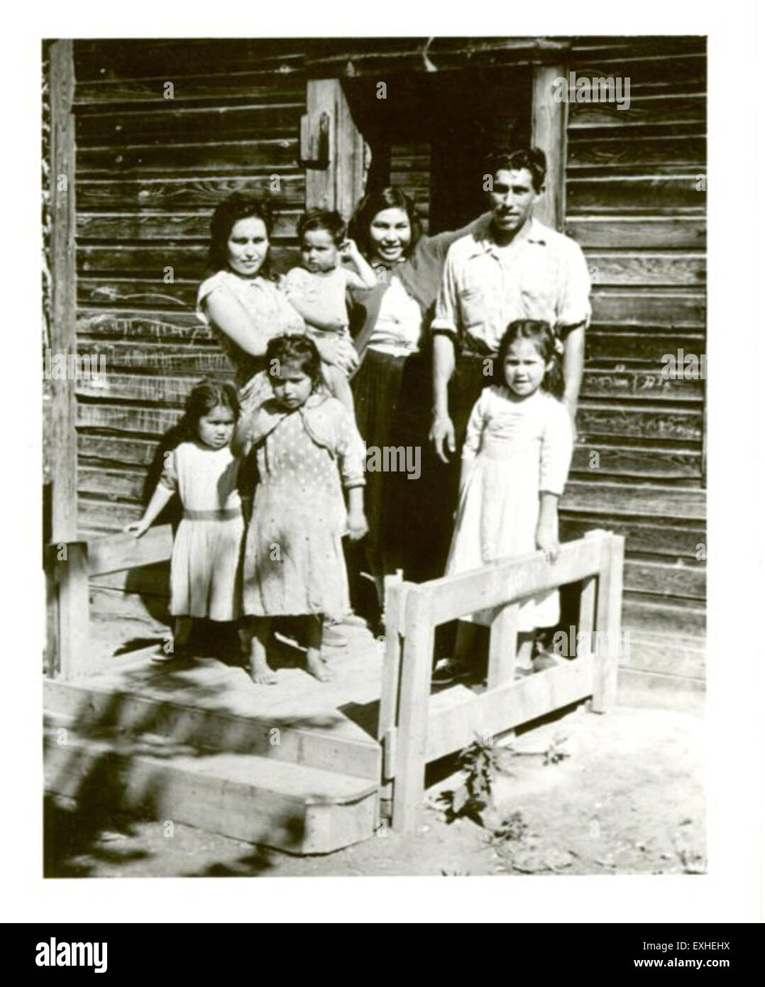 Joe Bigstone, ein Cree-Individuum, und seine Familie werden in Alberta als Teil der Bemühungen des Mennonite Board of Mission über das Mennonite Mission Network und den Freiwilligen Dienst gesehen. Stockfoto