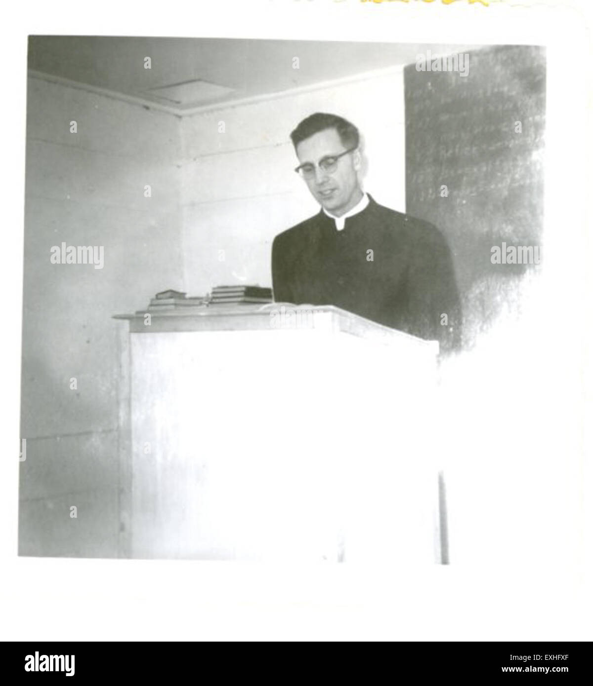 Der loyale Roth, der dem Mennonite Board of Missions angehört, leistete einen Beitrag zum Freiwilligendienst von Alberta und nahm an Projekten Teil, die die Eaglesham Mennonite Church und das Mennonite Mission Network in Alberta einbeziehen. Stockfoto