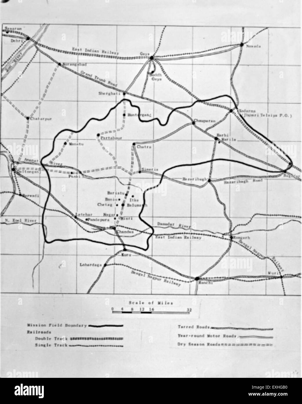 Diese Karte aus dem Jahr 1952 zeigt das Bihar Missionsfeld in Indien, eine Region, die durch religiöse und missionarische Aktivitäten gekennzeichnet ist. Sie bietet einen detaillierten geografischen Überblick über das Gebiet und hebt die wichtigsten Orte hervor, die mit der Missionsarbeit und den Bemühungen um religiöse Unterstützung im postkolonialen Indien verbunden sind. Stockfoto