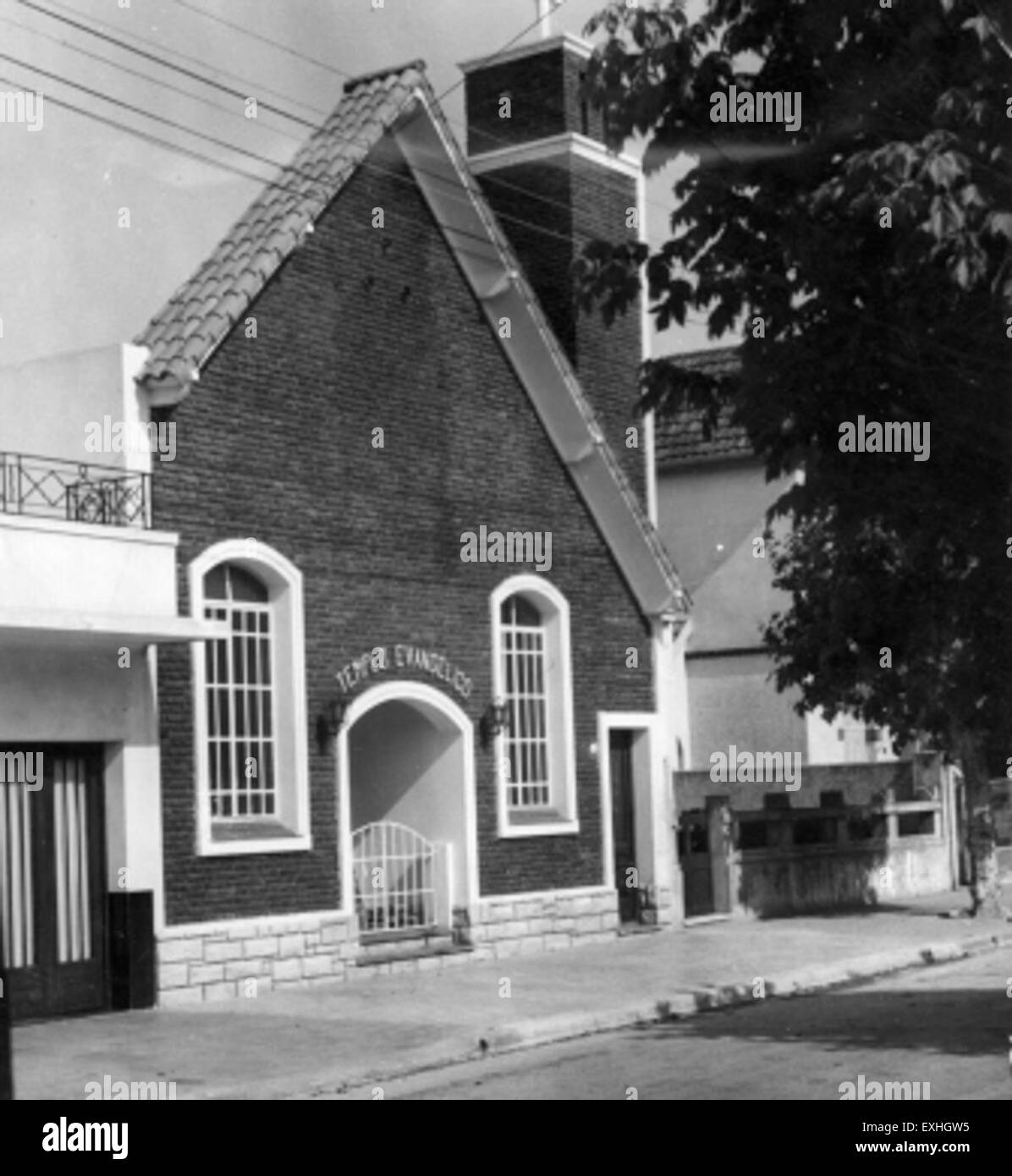 Die Mennonitenkirche in Buenos Aires, Argentinien, ist ein bedeutender Gottesdienst für die mennonitische Gemeinde in der Region. Die Kirche ist Teil der größeren mennonitischen Präsenz in Argentinien und spiegelt die religiöse und kulturelle Vielfalt des Landes wider. Stockfoto