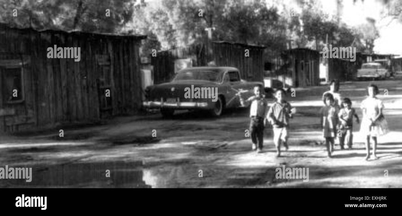 Das Migrantenlager in Stanfield, Arizona, stellt eine vorübergehende Siedlung für Menschen dar, die in den Vereinigten Staaten Zuflucht suchen oder Arbeit suchen. Diese Lager sind zu einem zentralen Diskussionsthema über Einwanderungs- und Grenzpolitik geworden. Stockfoto