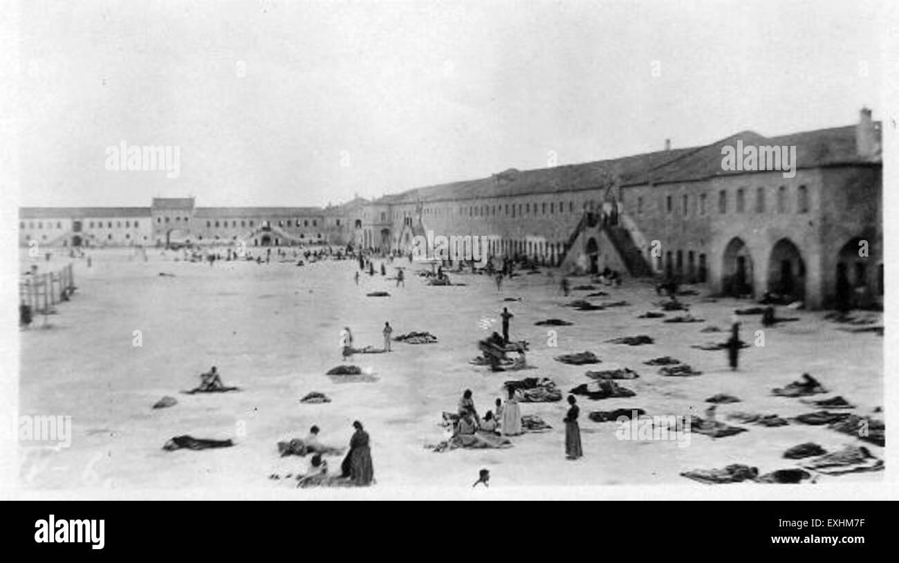 Dieses Bild zeigt Flüchtlinge aus Aleppo, Syrien, und veranschaulicht die harten Realitäten der Vertreibung aufgrund des anhaltenden Konflikts. Die humanitäre Krise in Aleppo hat dazu geführt, dass eine beträchtliche Zahl von Flüchtlingen in anderen Ländern Asyl sucht. Stockfoto