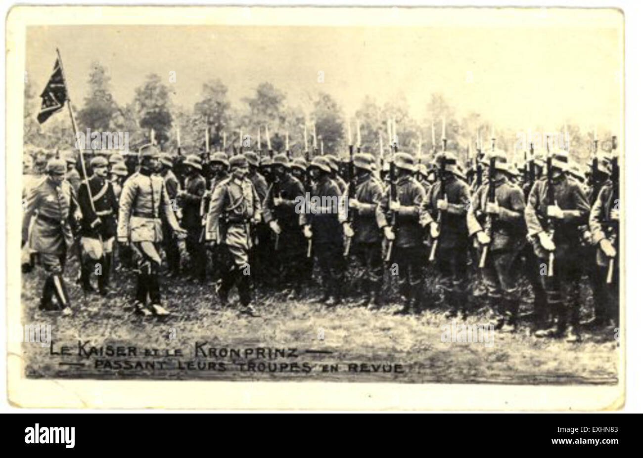 Eine Postkarte um 1918, die deutsche Soldaten während des Ersten Weltkriegs unter dem Kaiser darstellt. Das Bild zeigt die Soldaten in Militäruniform und zeigt den historischen Kontext des Krieges und des deutschen Militärs während dieser Zeit. Stockfoto
