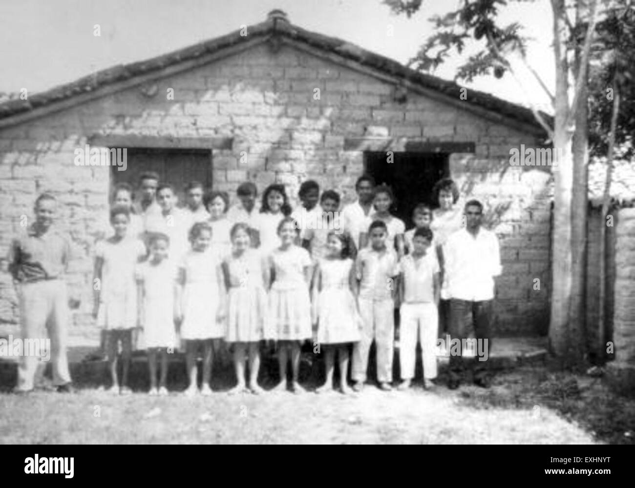 Dieses Foto zeigt eine Schulklasse in Araguacema, einer Stadt in Brasilien. Es zeigt Schüler, die im Unterricht lernen und das Bildungsumfeld der Region widerspiegeln. Stockfoto