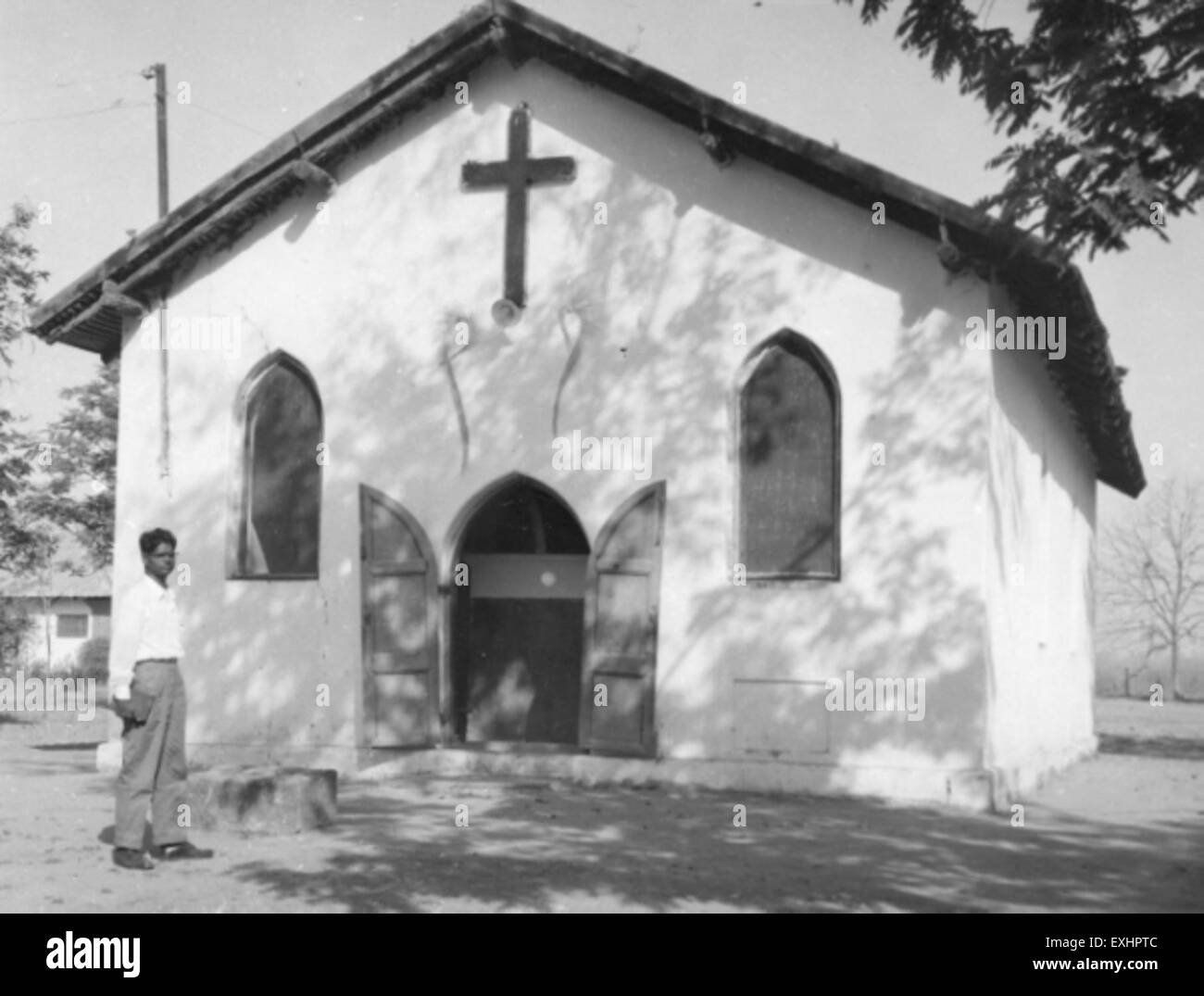 Sushil Khakha diente 1966 als Pastor an der Latehar Church in Bihar, Indien. Seine Arbeit war mit dem Mennonite Board of Missions verbunden, wobei er sich auf die Vermittlung von Gemeinden und spirituelle Führung in der Region konzentrierte. Das Bild zeigt die Auswirkungen seines pastoralen Dienstes in Latehar während dieser Zeit. Stockfoto