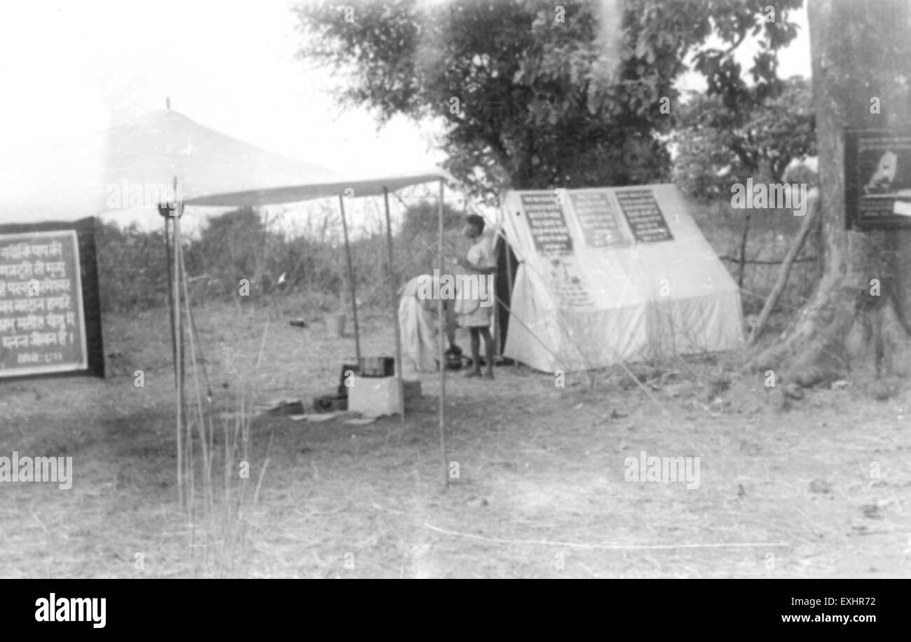 Zelt mit Schrift Plakate, Indien, undatiert 1 Stockfoto