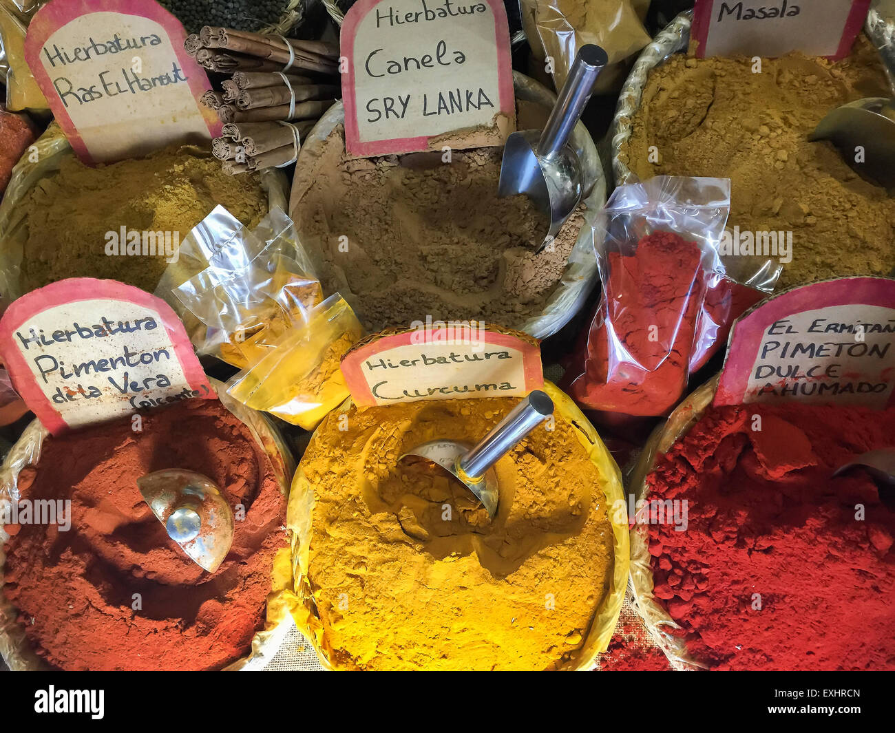 Gewürze in einen Lebensmittelmarkt, Alicante, Spanien Stockfoto