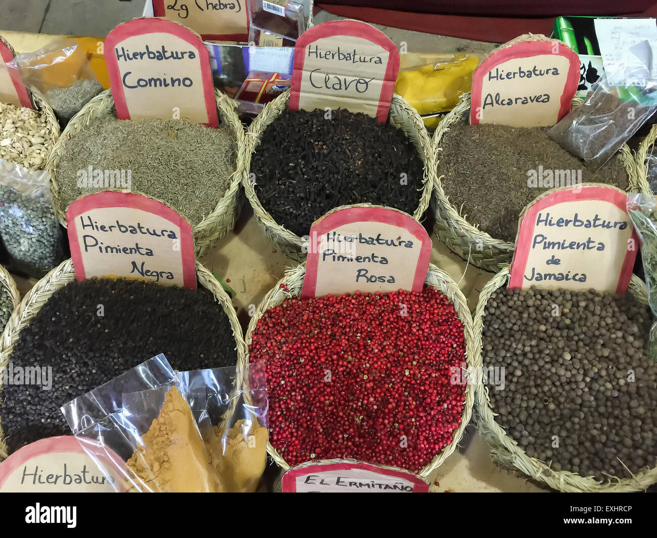 Gewürze in einen Lebensmittelmarkt, Alicante, Spanien Stockfoto