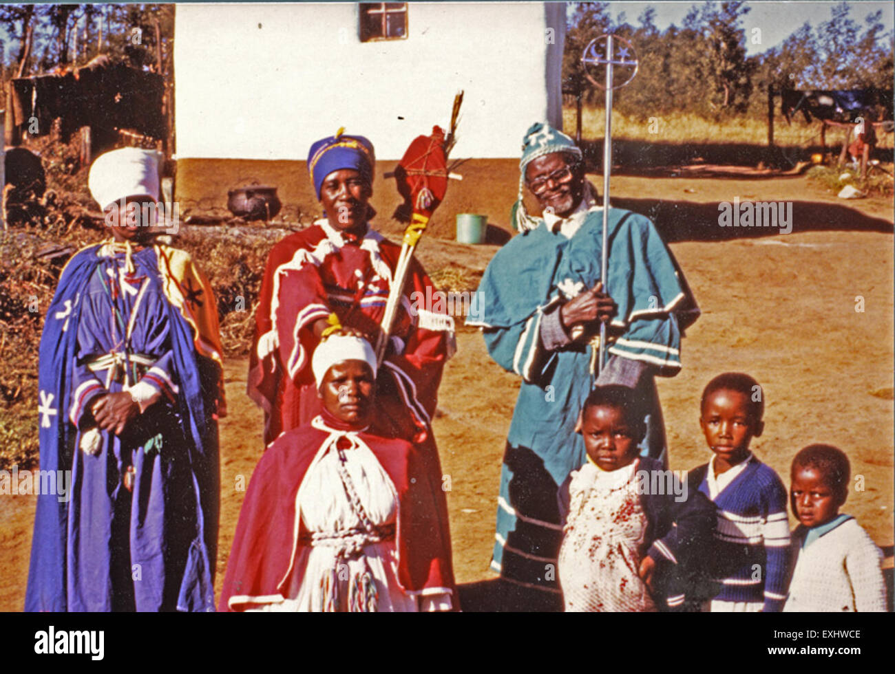Ein historisches Bild zionistischer Kirchenmitglieder in Uniform, wahrscheinlich aus dem frühen 20. Jahrhundert, das einen einzigartigen Aspekt der zionistischen religiösen und politischen Geschichte darstellt. Stockfoto