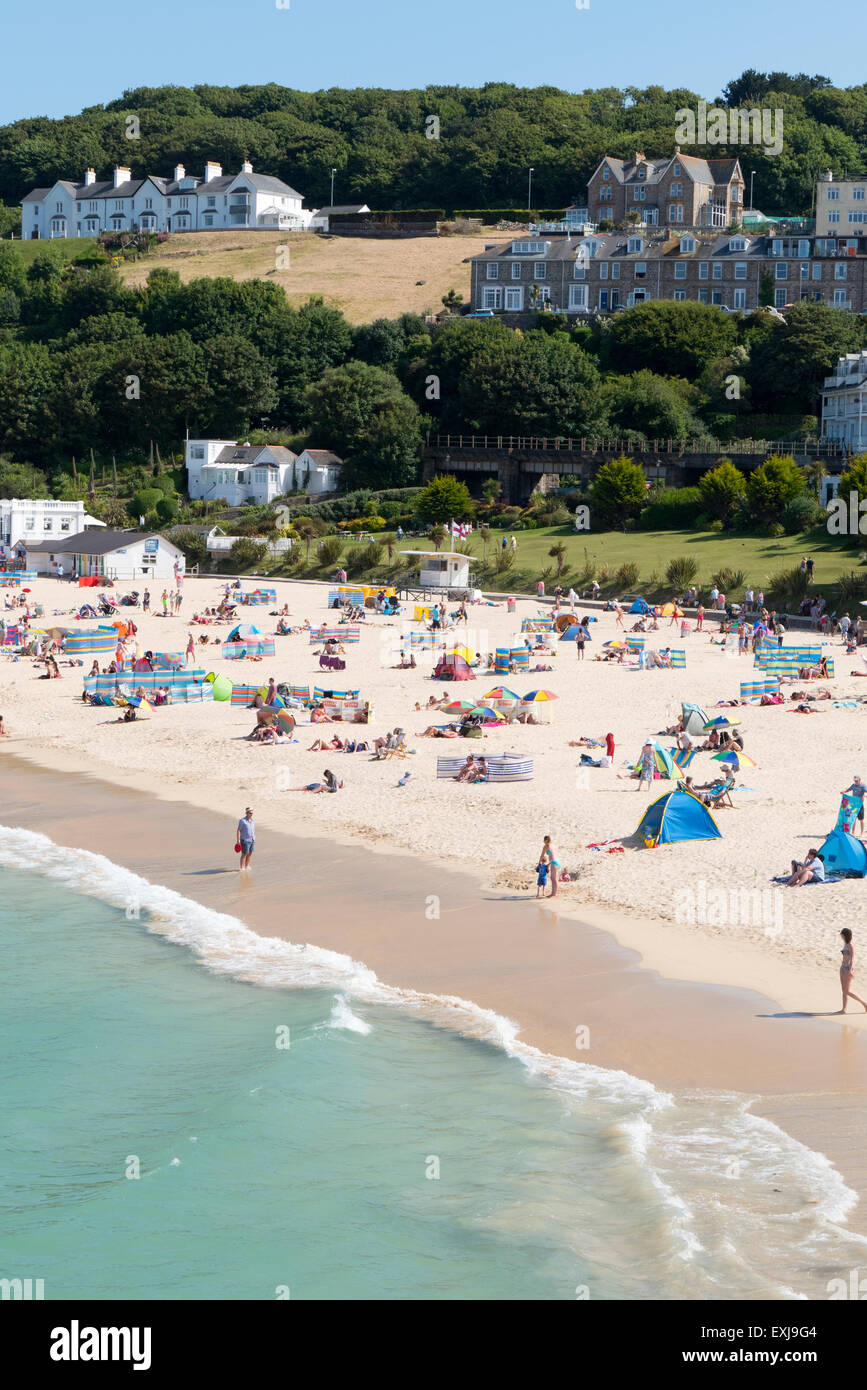 St. Ives Porthminster Strand in Cornwall, England an einem sonnigen Sommertag. Stockfoto