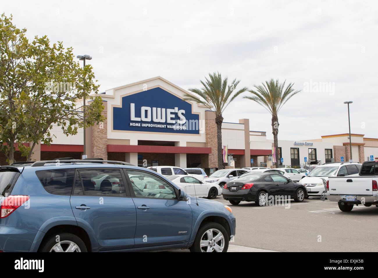 Lowe's Hardware und Home Improvement Lagerhaus Außenansicht von Der Parkplatz in Kalifornien USA Stockfoto