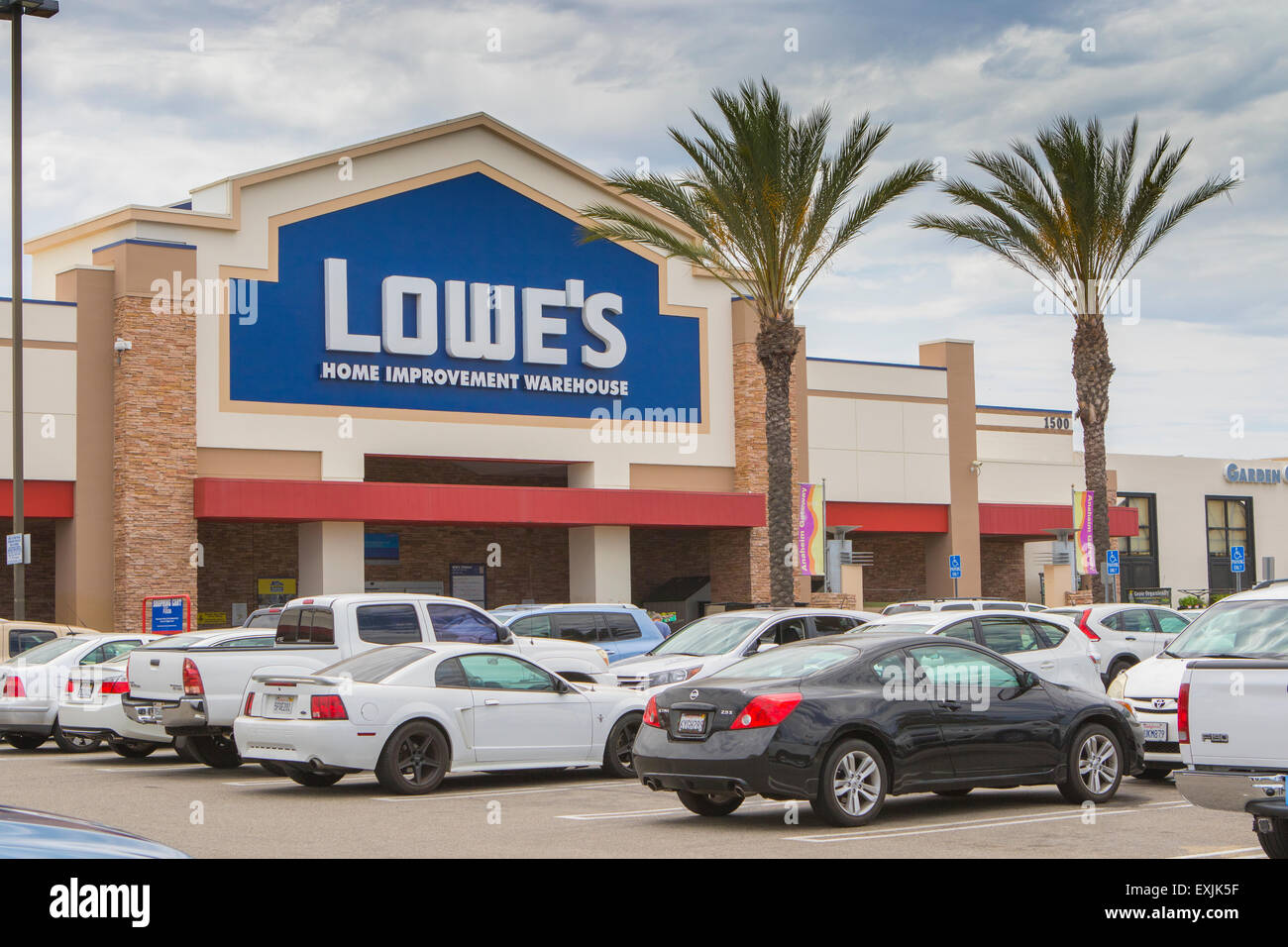 Lowe's Hardware und Home Improvement Lagerhaus Außenansicht von Der Parkplatz in Kalifornien USA Stockfoto