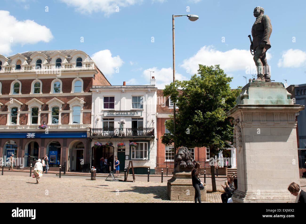 Marktplatz und Maj-Gen Charles Compton Statue, Aylesbury, Buckinghamshire, England, UK Stockfoto