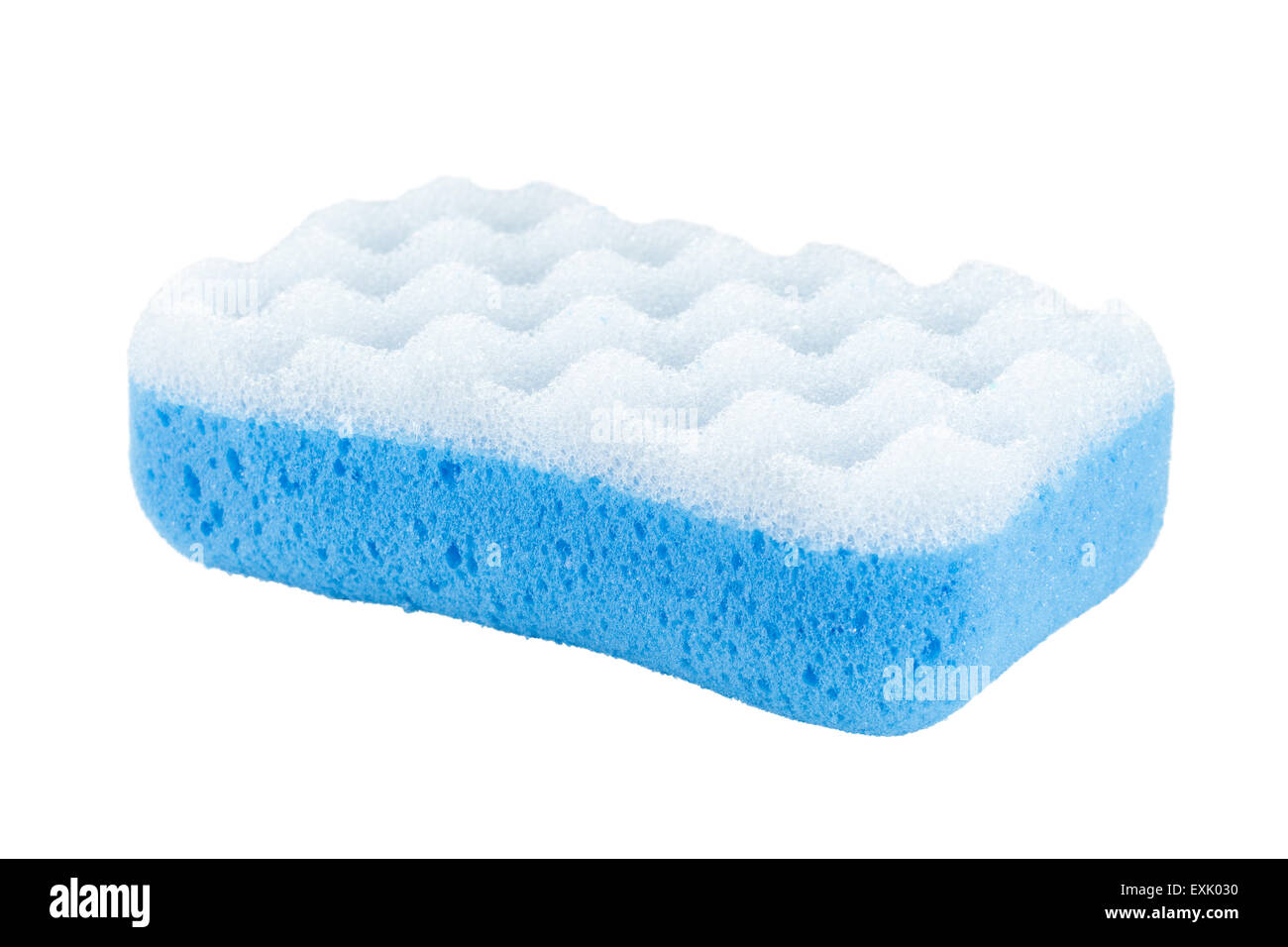 Nahaufnahme eines blauen Bad Schwamm isoliert auf weißem Hintergrund Stockfoto