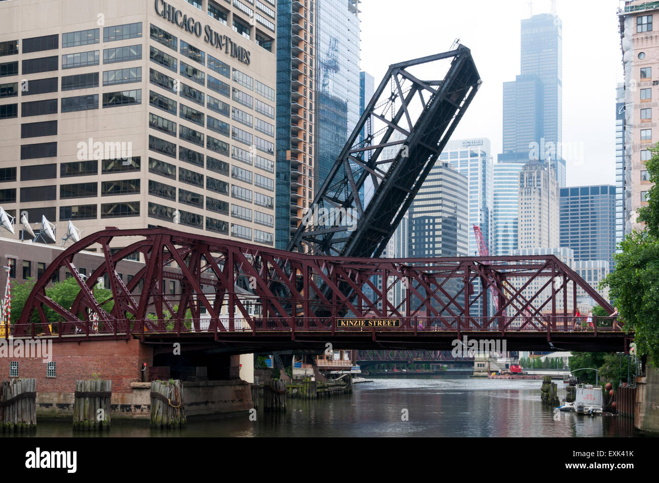Die Kinzie Street Eisenbahnbrücke über den Norden Zweig des Chicago Rivers ist jetzt permanent offen gesperrt. Stockfoto