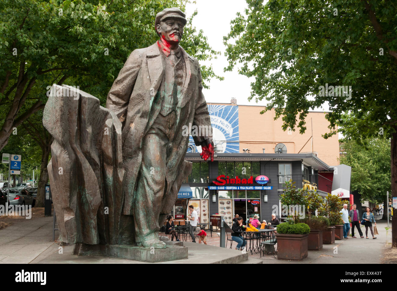Die Statue von Lenin an der Kreuzung von Evanston Avenue N, N 36th Street und Fremont in Seattle statt. Stockfoto