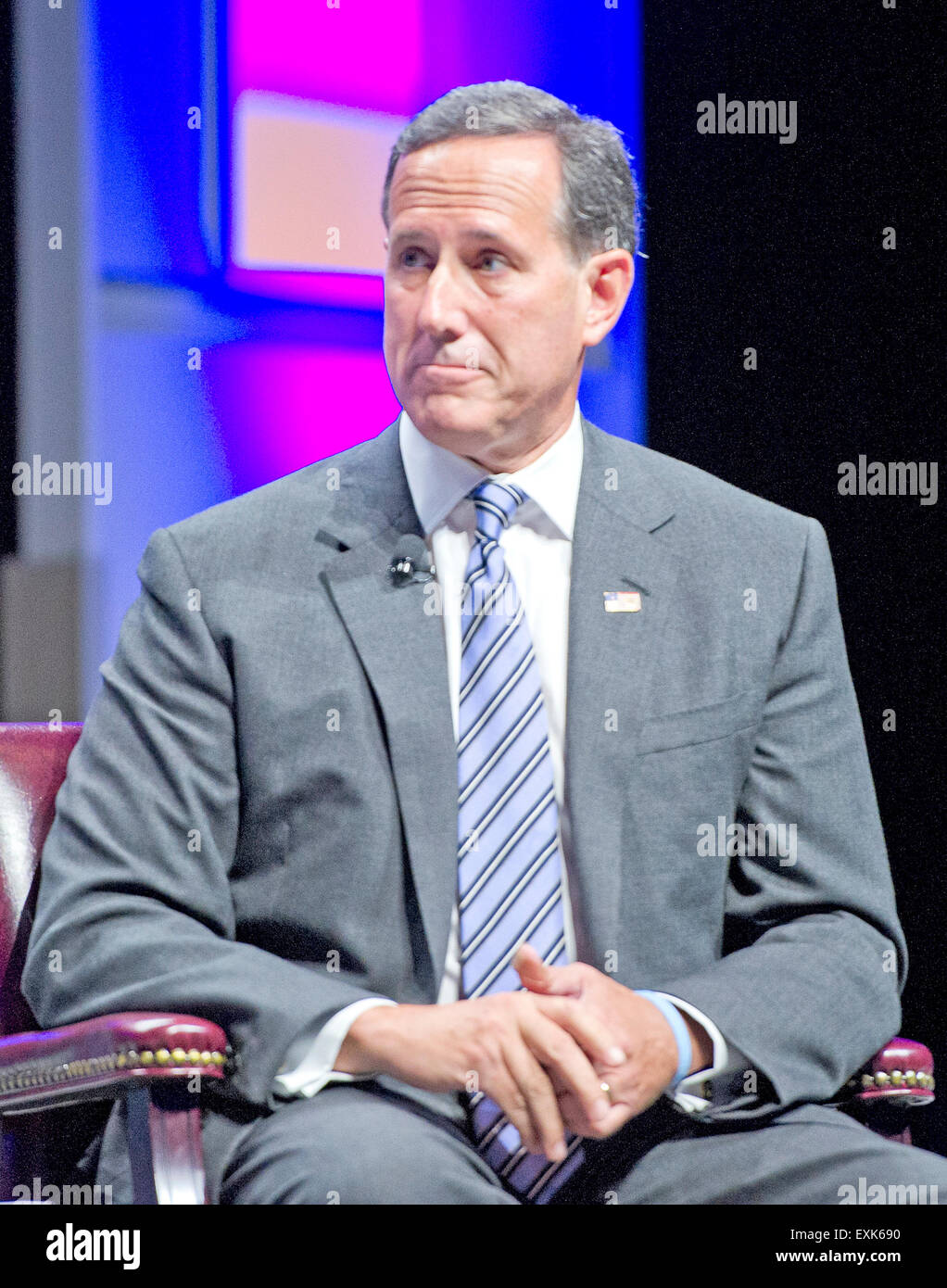 Der ehemalige US-Senator Rick Santorum (Republikanische von Pennsylvania), ein Kandidat für die 2016 republikanische Nominierung für Präsident der Vereinigten Staaten, teilt seine Gedanken über Israel und den Nahen Osten auf dem 2015 Christen Vereinigten für Israel Gipfel Kandidaten Forum im Washington Convention Center in Washington, DC auf Montag, 13. Juli 2015. Bildnachweis: Ron Sachs/CNP Stockfoto