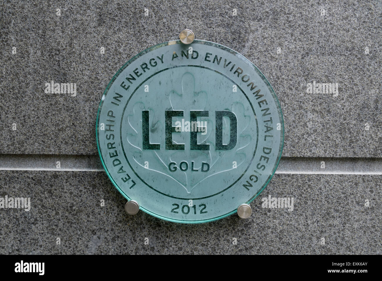 LEED gold Rating Zeichen für ökologische Effizienz auf Wohnhaus in New York City Stockfoto