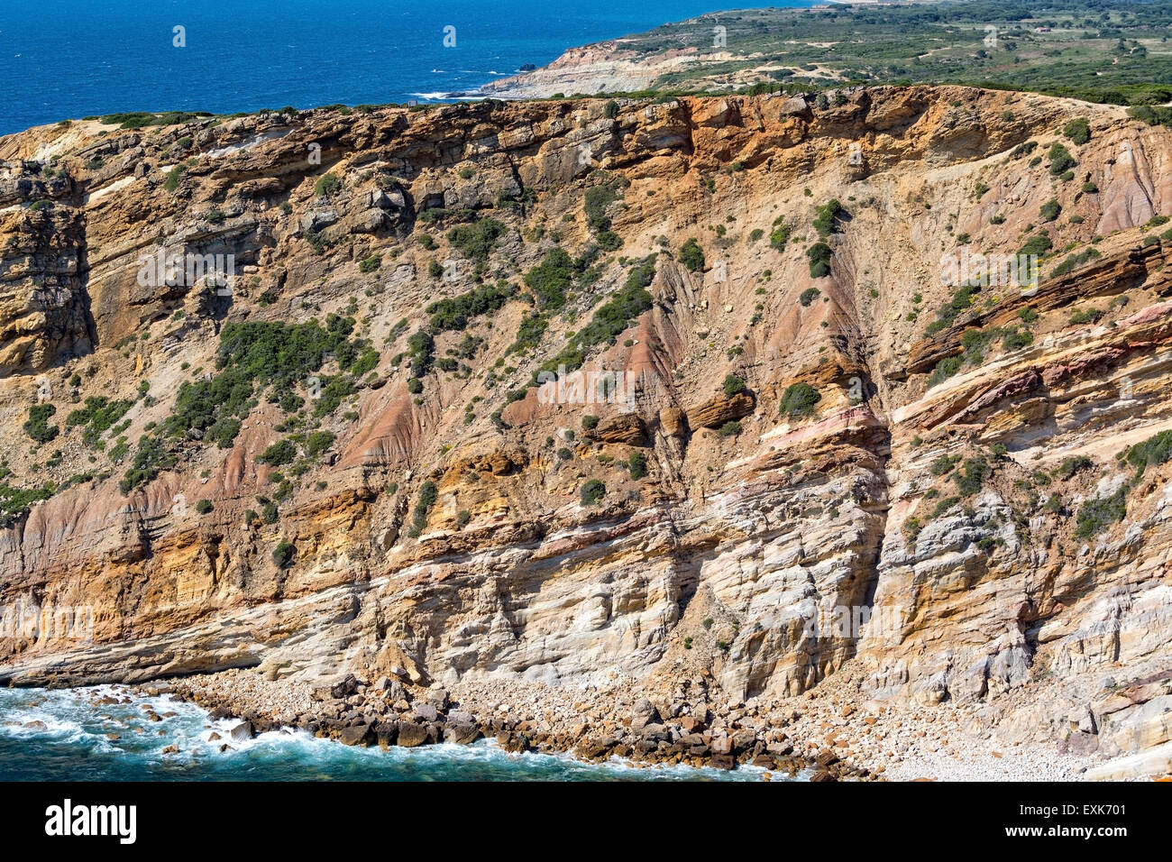 Felsigen Strand und Sandsteinfelsen, Sesimbra, Portugal Stockfoto