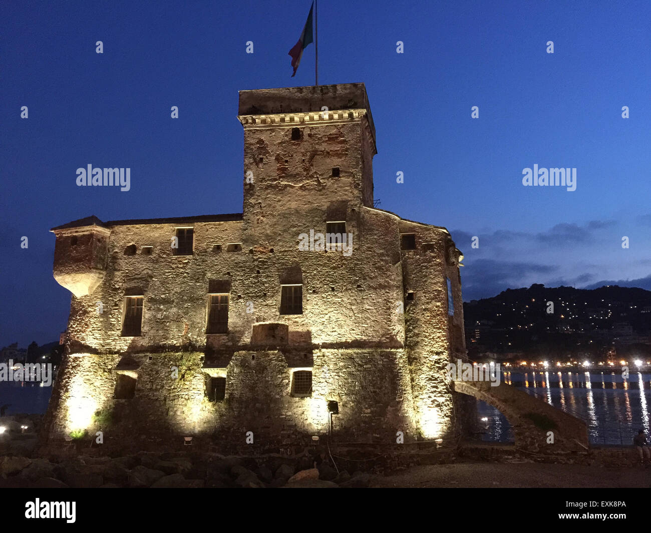RAPALLO, Ligurien, Nord-West-Italien. Das Castello Sul Mare (Schloss am Meer) im Jahre 1551 gebaut. Foto Tony Gale Stockfoto