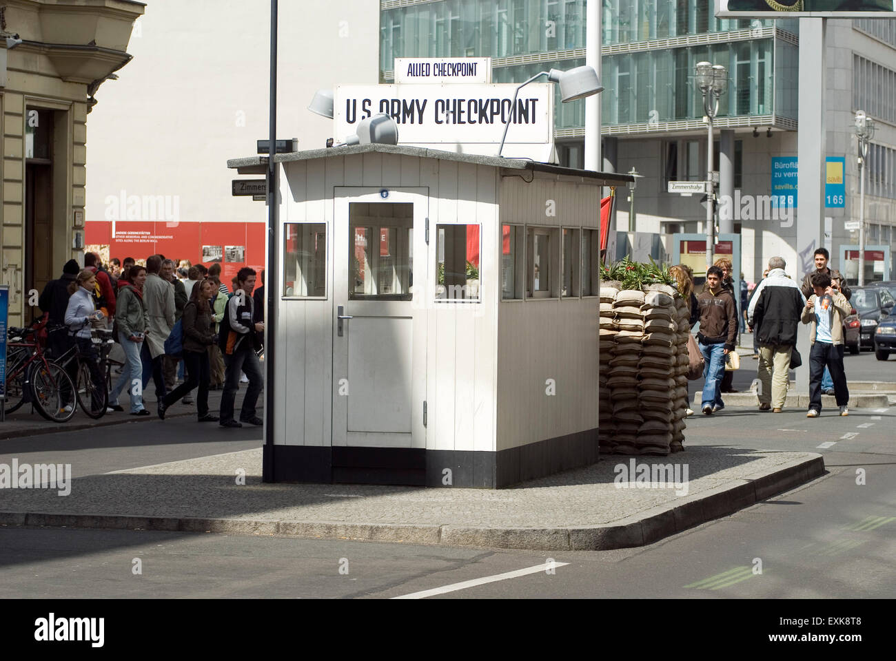 Der berühmte ehemals Checkpoint Charlie Berlin Deutschland Europa Stockfoto