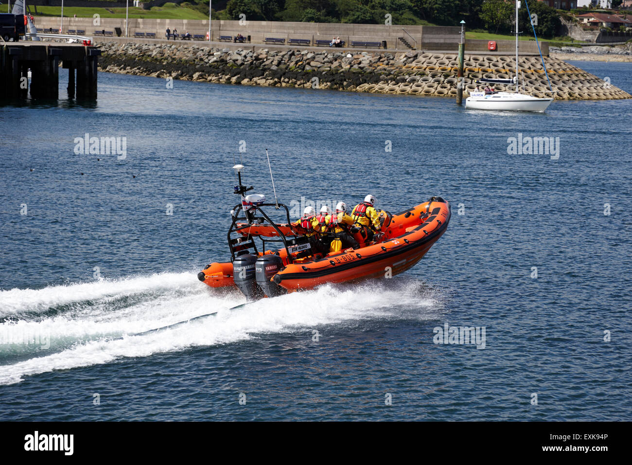 RNLI inshore Rettungsboot Jessie Hillyard reagieren rufen Bangor Hafen Grafschaft unten Nordirland Vereinigtes Königreich Stockfoto