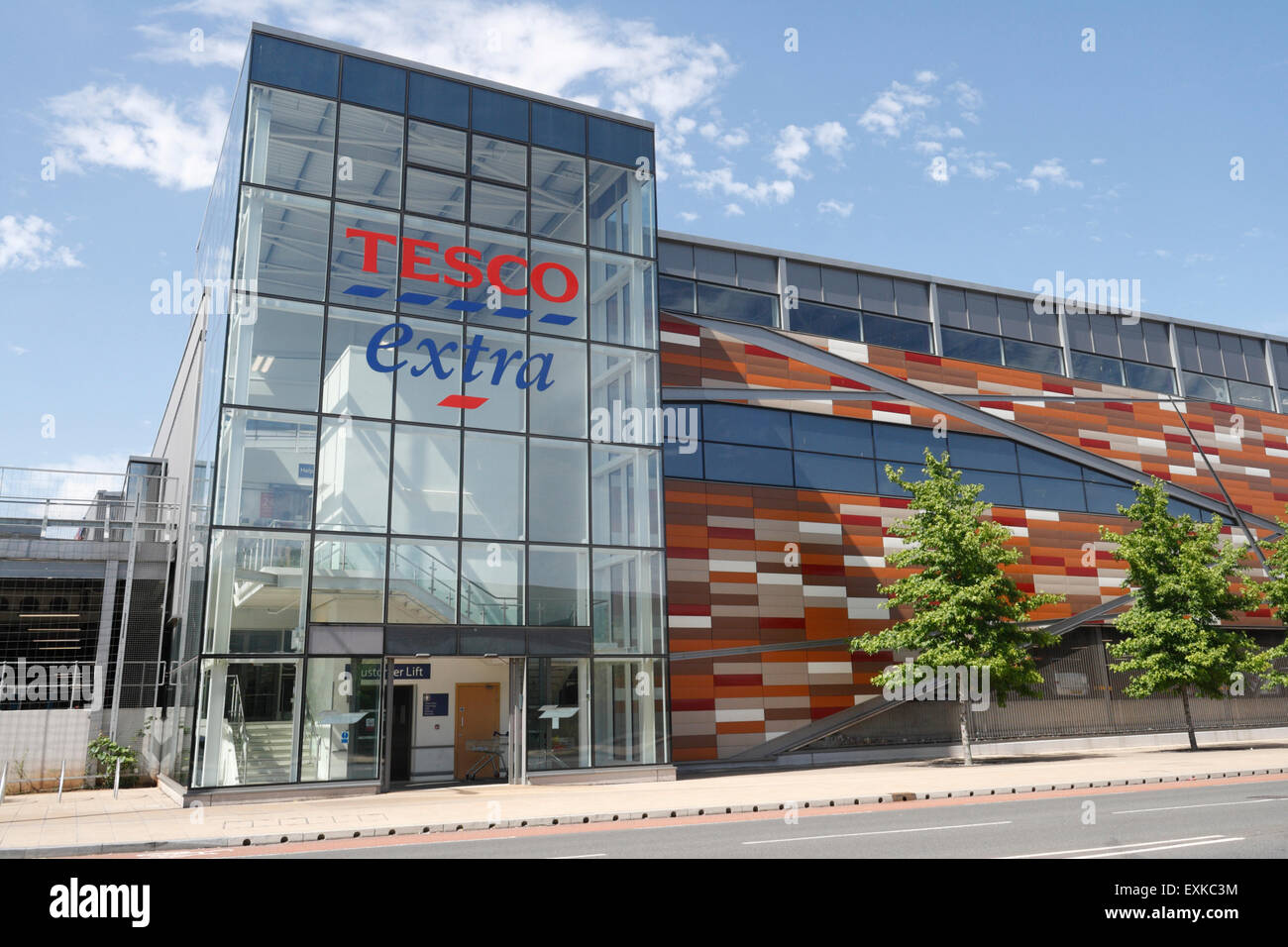Tesco Extra Store Supermarkt auf der Savile St in Sheffield, England Stockfoto