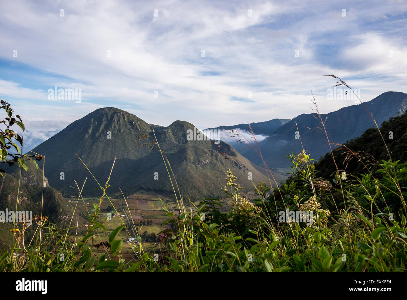 Sekundäre Vulkankegel im Pululahua Krater. San Antonio de Pichincha, Ecuador. Stockfoto Sekundäre Vulkankegel im Pululahua Krater. San Antonio de Pichincha, Ecuador. Stockfoto