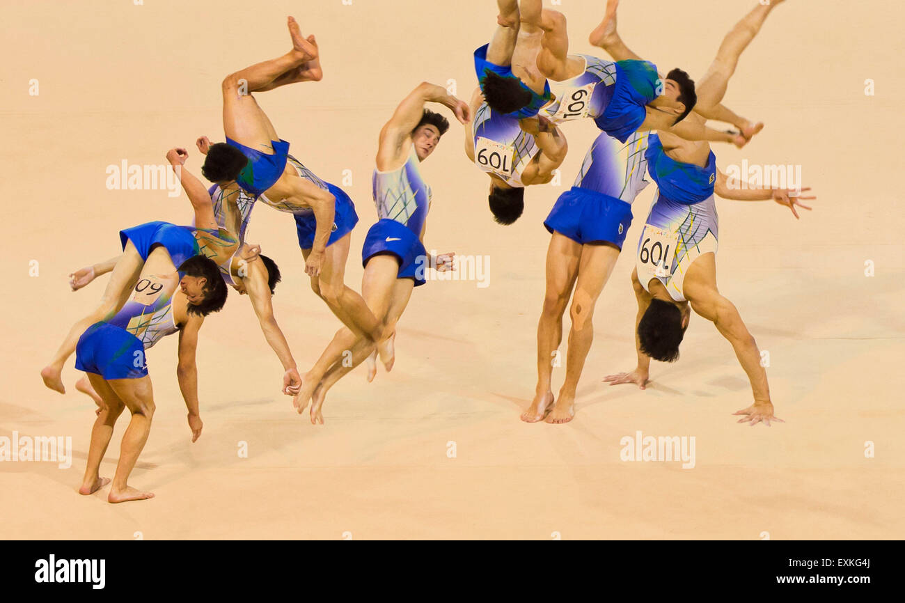 Toronto, Kanada. 14. Juli 2015. Dieses Multi-Exposure Foto zeigt Arthur Mariano von Brasilien während der Männer Stock Finale der Gymnastik künstlerische bei den 17. Pan American Games in Toronto, Kanada, 14. Juli 2015. Arthur Mariano bekam den 5. Platz. (Mehrfachbelichtung) © Zou Zheng/Xinhua/Alamy Live News Stockfoto