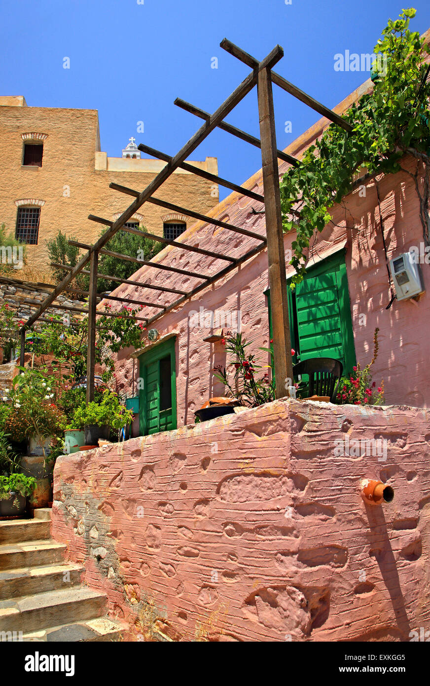 In den malerischen Gassen der Ano Syra ("Ano Syros"), die alte mittelalterliche Siedlung von Syros Insel, Kykladen, Ägäis, Griechenland. Stockfoto