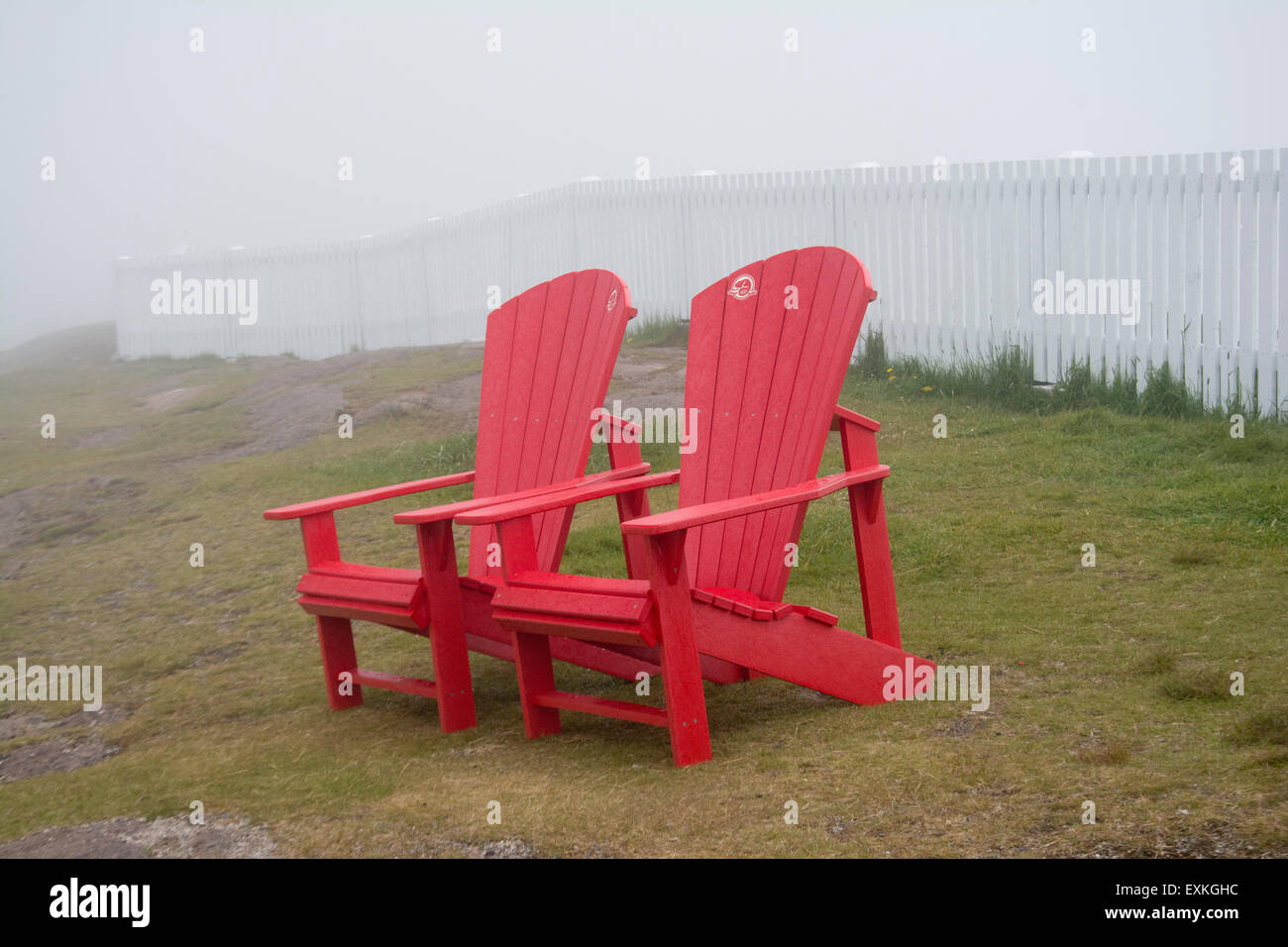 Ein paar Stühle von der ursprünglichen Leuchtturm am Cape Spear, Neufundland. Stockfoto