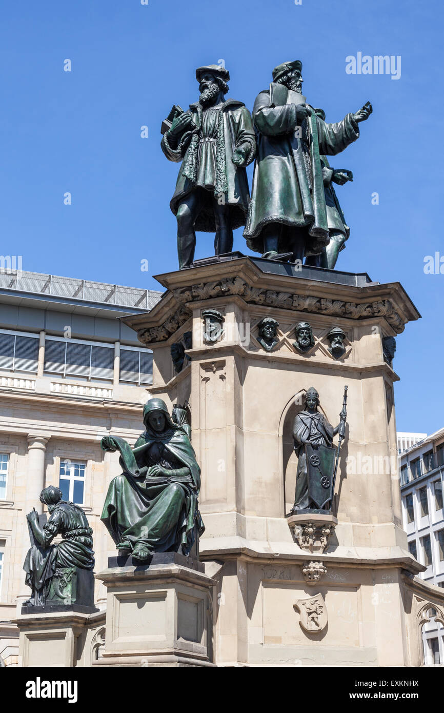 Statue von Johannes Gutenberg, Erfinder des Buchdrucks in Frankfurt am Main. 10. Juli 2015 in Frankfurt Main, Deutschland Stockfoto