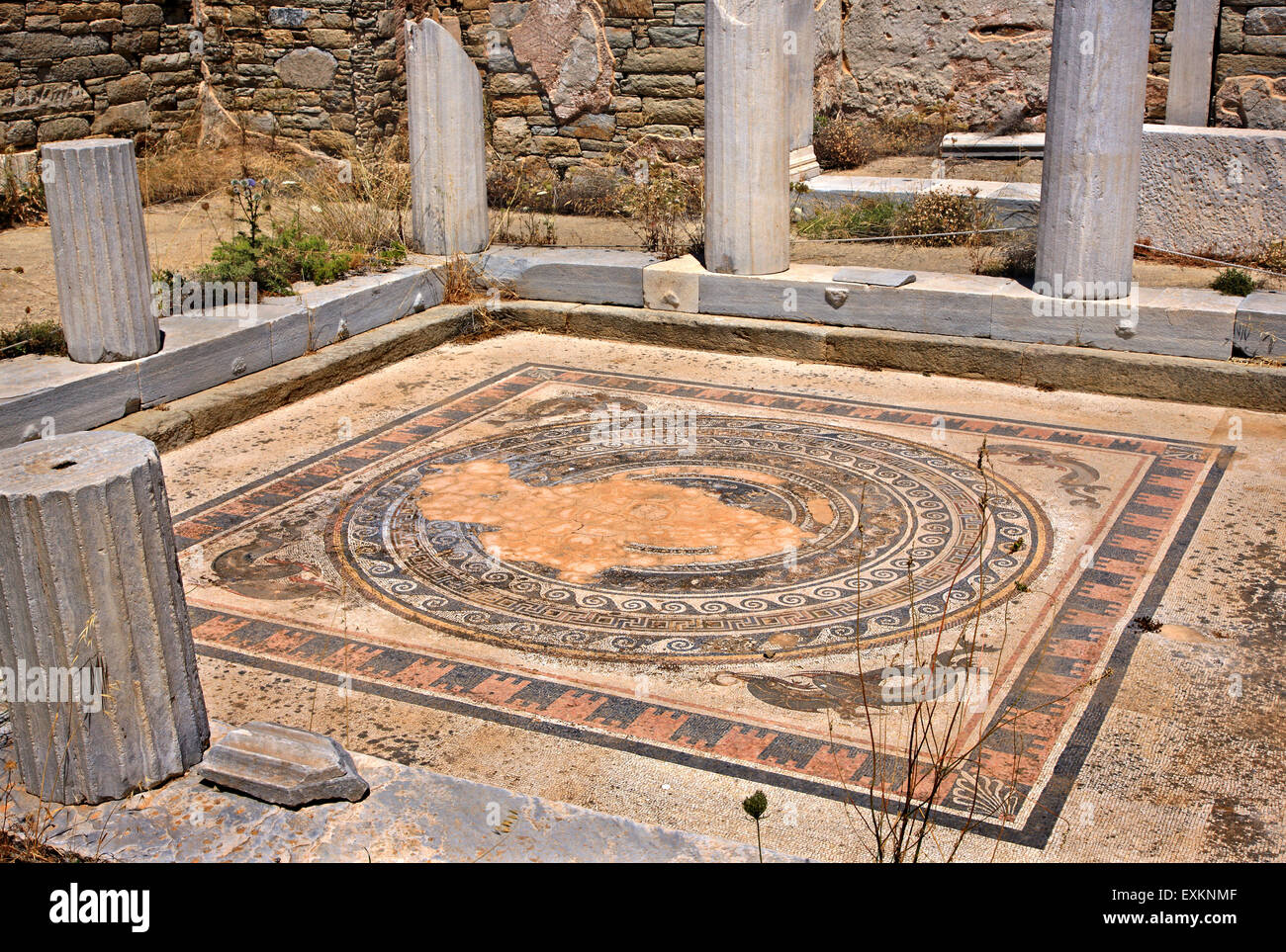 Beeindruckenden Mosaiken im "Haus der Delphine" in der archäologischen Stätte von der "Heilige" Insel Delos. Kykladen, Griechenland. Stockfoto