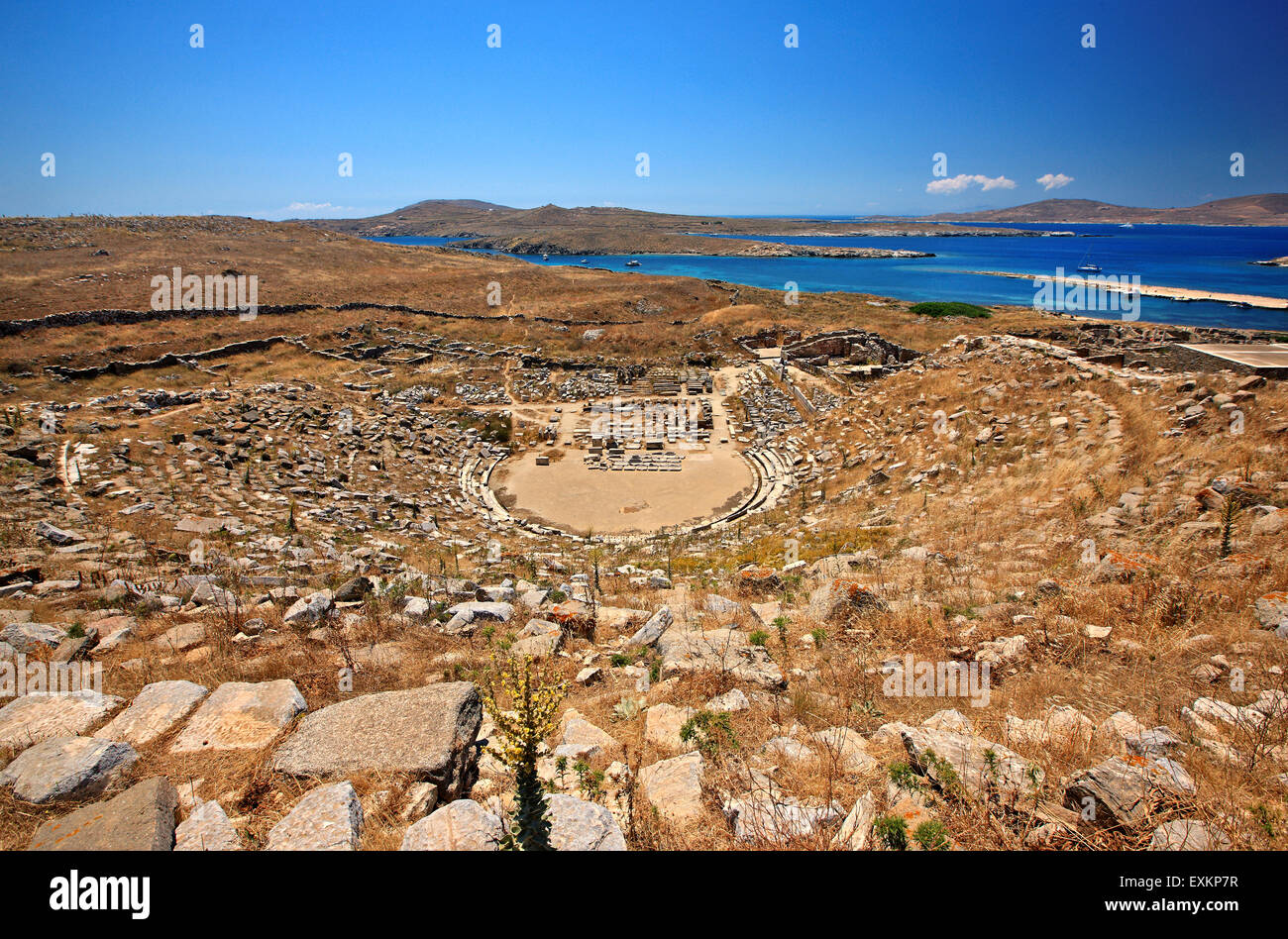 Das antike Theater in der archäologischen Stätte von der "Heilige" Insel Delos. Kykladen, Griechenland. Stockfoto
