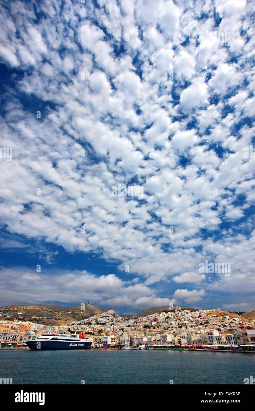 Ermoupolis & Ano Syra, Syros Insel, Kykladen, Ägäis, Griechenland. Stockfoto