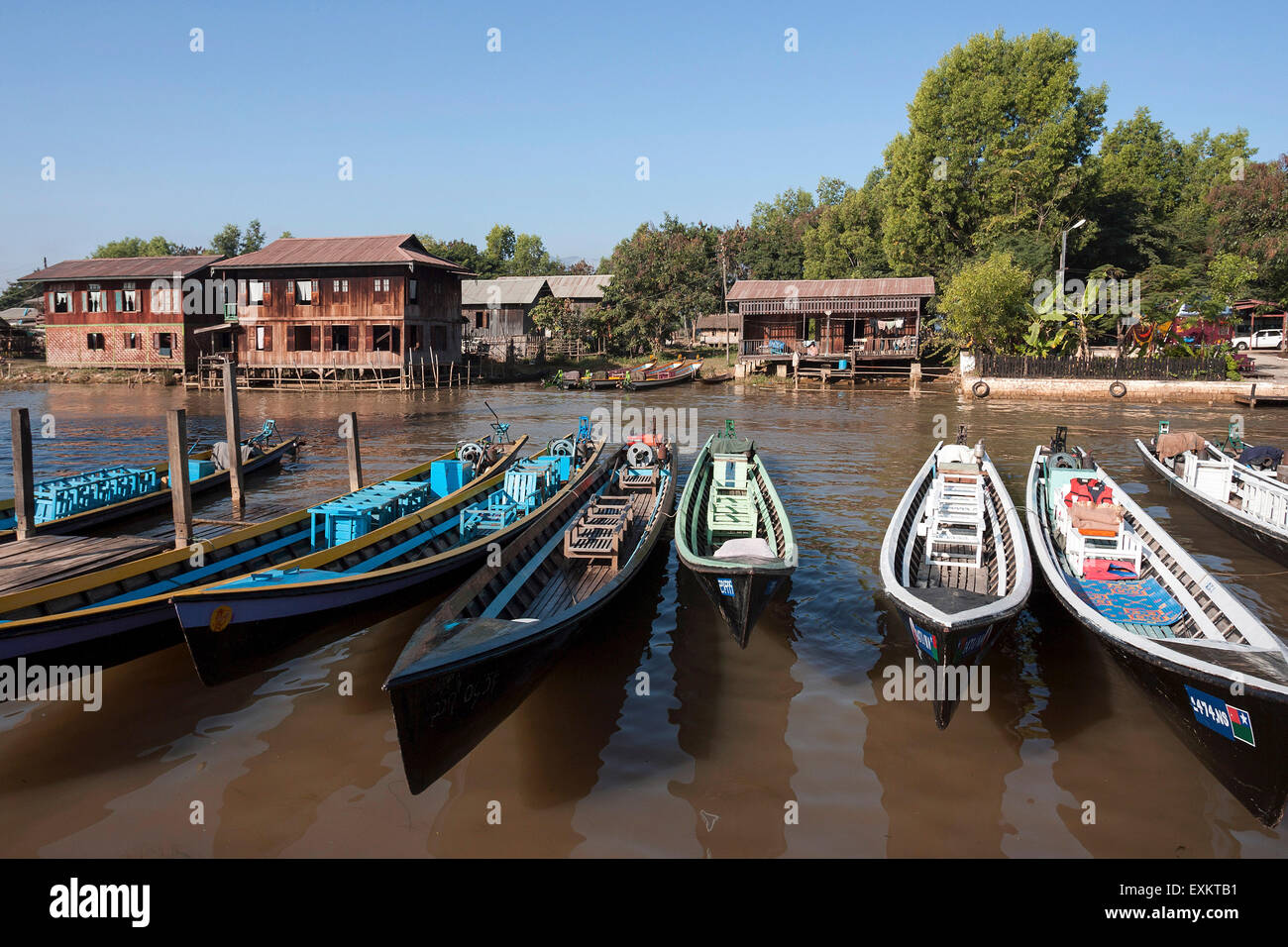 Longtail-Boote, Nyaung Shwe, Inle-See, Shan State in Myanmar Stockfoto