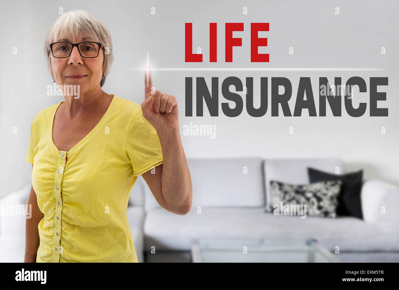 Lebensversicherung-Touchscreen zeigt Senior Woman. Stockfoto
