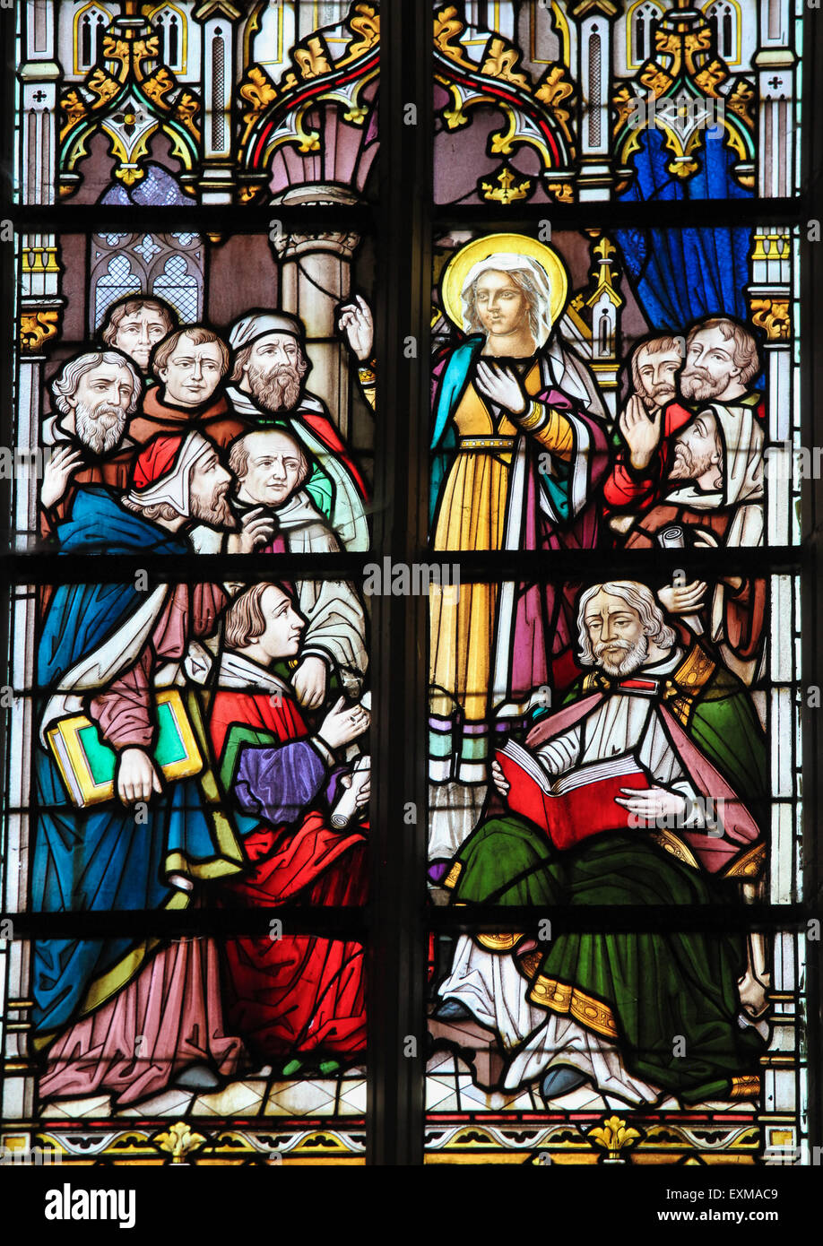 Glasmalerei-Fenster Darstellung einer religiösen Versammlung in der Kirche der Stabroek, Belgien. Stockfoto