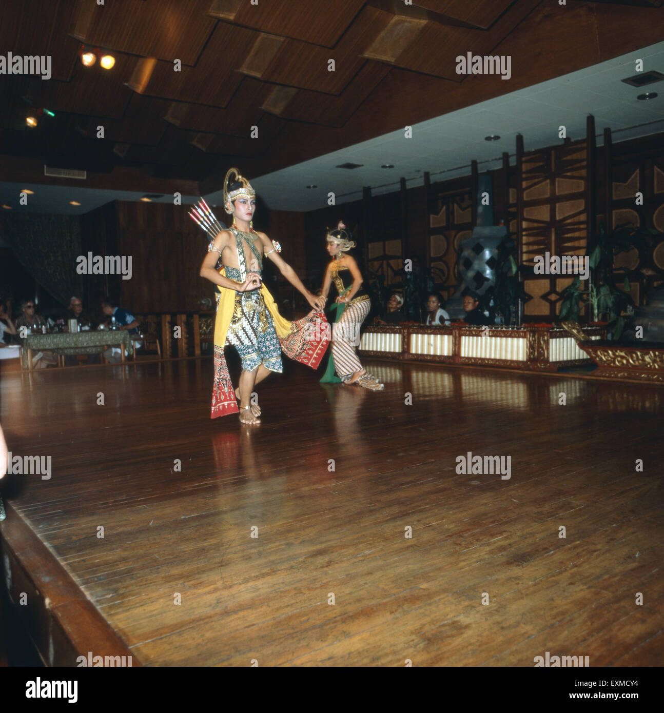 Ein Auftritt des Ramayana Ballett in Yogyakarta Auf Java, Indonesien 1980er Jahre. Eine Aufführung des Balletts Ramayana in Yogyakarta auf der Insel Java, Indonesien der 1980er Jahre. Stockfoto