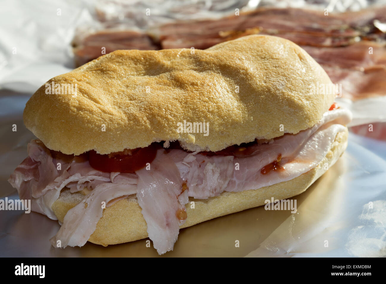 Sandwich mit roher Schinken San Daniele und italienischer Schinken-steak Stockfoto