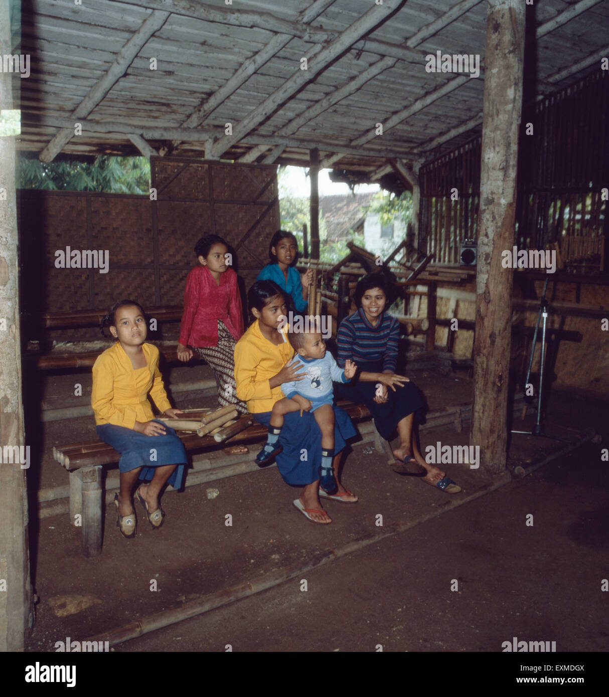 Belcantistischen Eines Dorfs Auf Java, Indonesien 1980er Jahre. Bewohner eines Dorfes auf der Insel Java, Indonesien der 1980er Jahre. Stockfoto