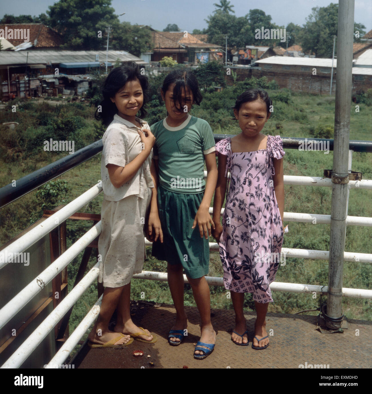 Kinder Auf Java, Indonesien 1980er Jahre. Kinder auf der Insel Java, Indonesien der 1980er Jahre. Stockfoto